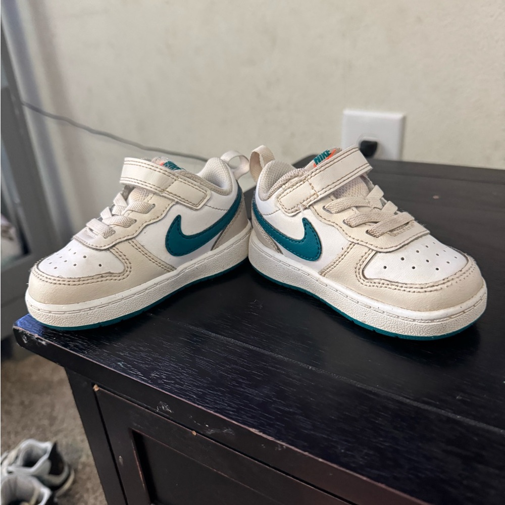 Nike Kids Sneakers - Cream and Teal